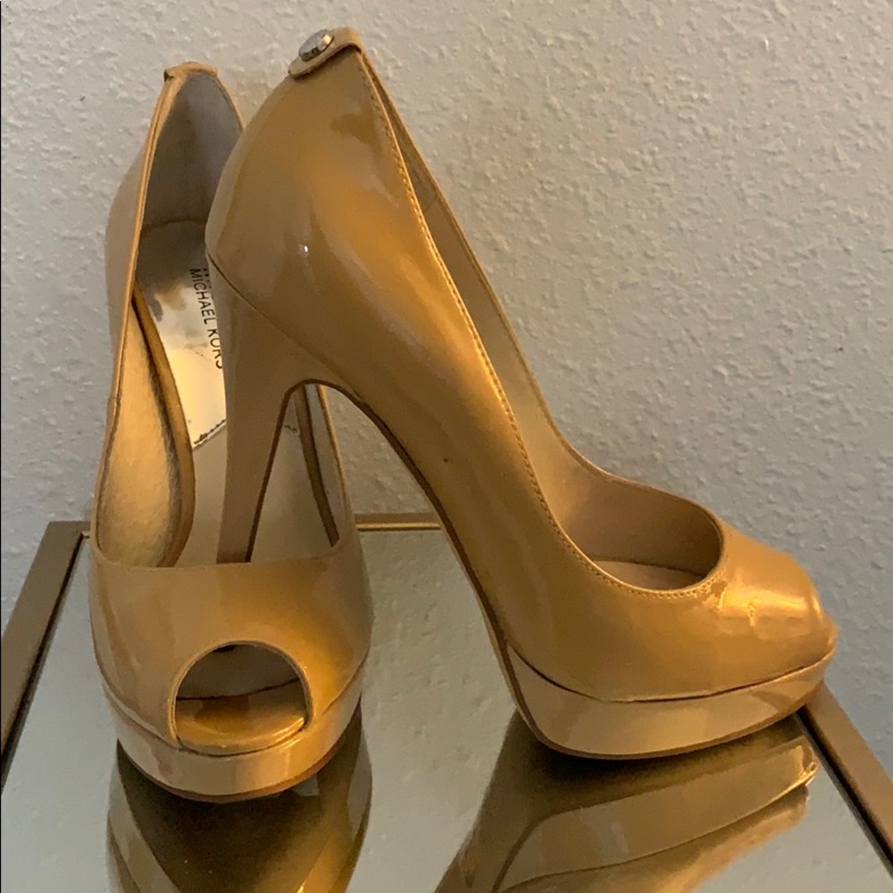 Michael kors pumps